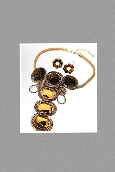 Tear Drop Necklace and Earrings (Gold)